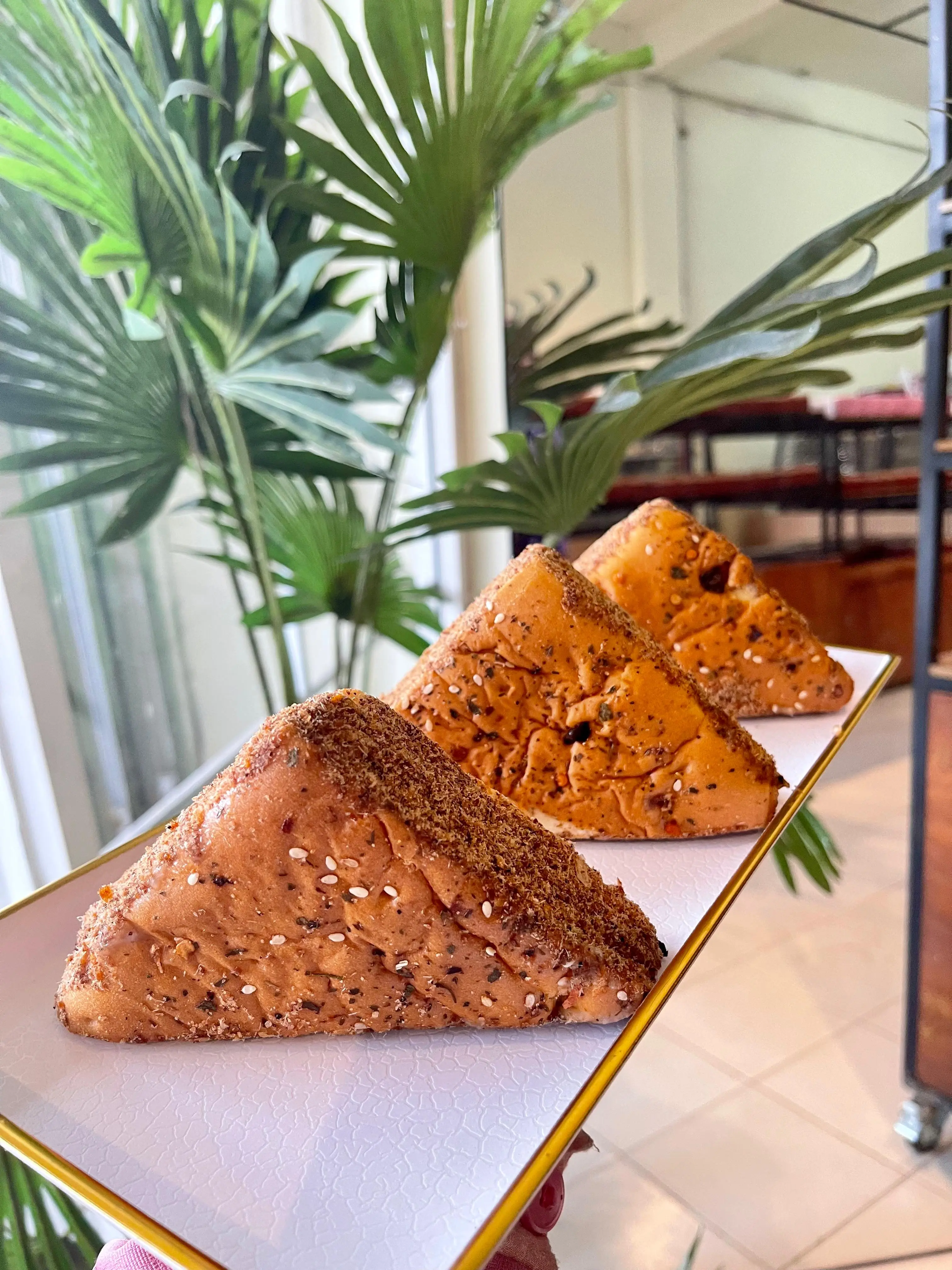 Roti Segitiga Abon