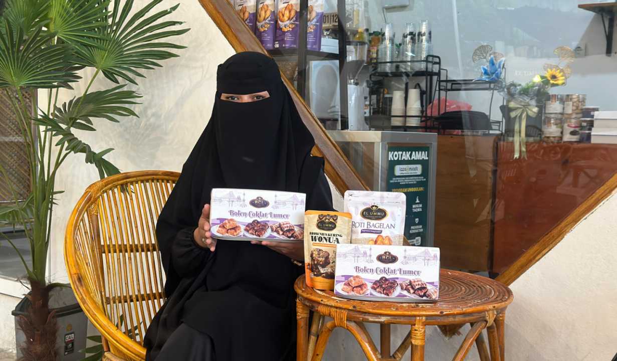 Ine Juli Ike Setiawan, Owner El Ummu